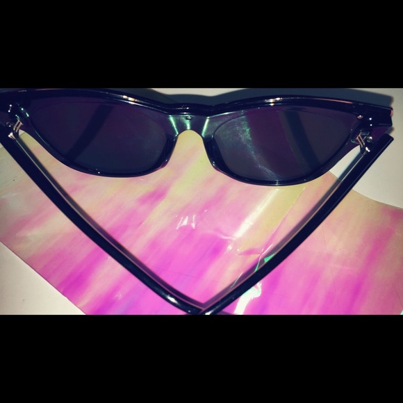 Quay Australia it’s my way gold sunnies Authentic